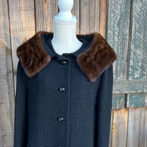 Vintage black wool coat with mink collar size Medium - Picture 6 of 7
